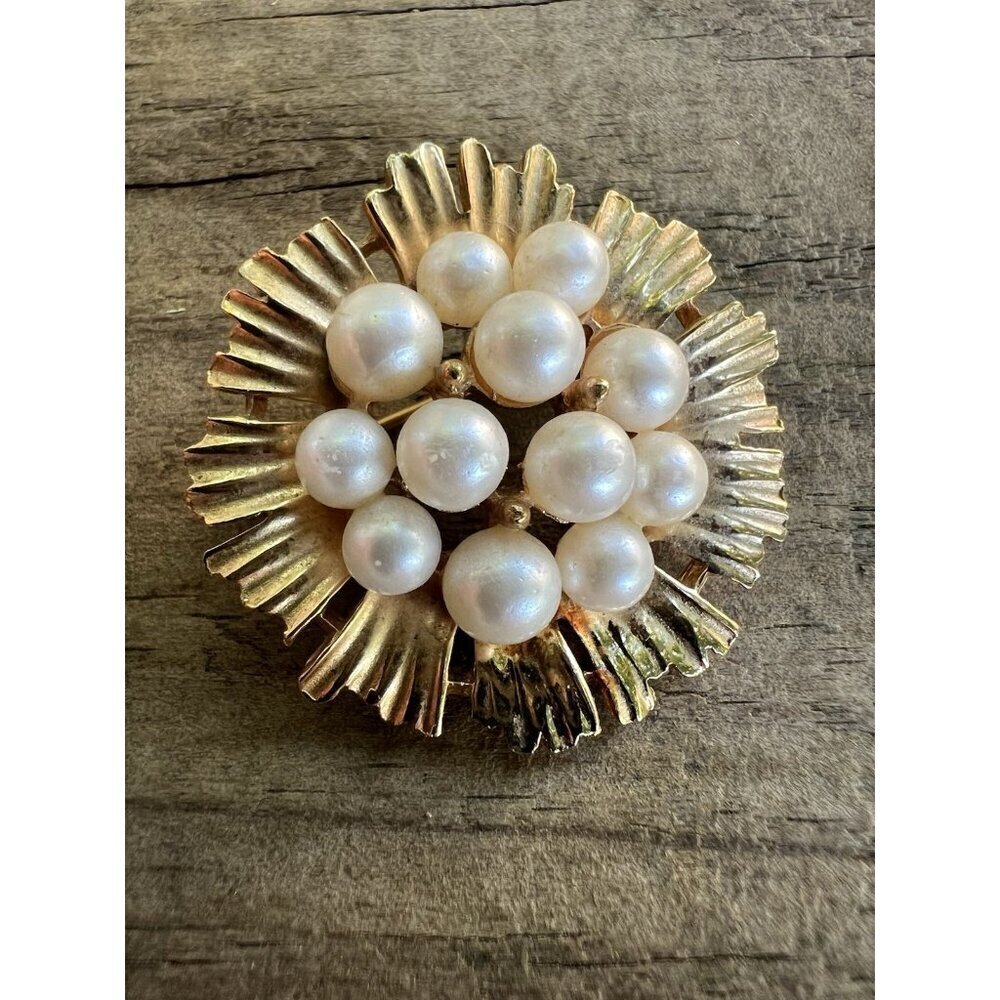 Crown Trifari Textured gold faux pearl birds nest brooch MCM Vintage flower
